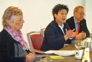 Arbeits- und Sozialministerin Katrin Altpeter und Landtagsabgeordneter Klaus Käppeler zum Austausch in Eningen