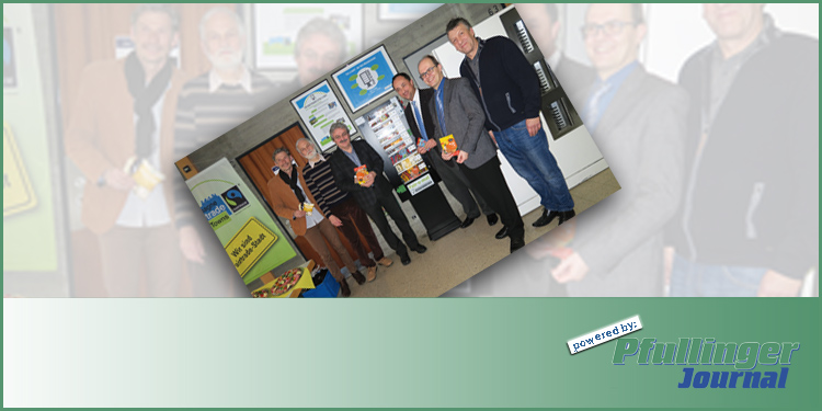 Ein Fair-o-mat am Friedrich-Schiller-Gymnasium – Automat mit fair gehandelten Produkten befüllt