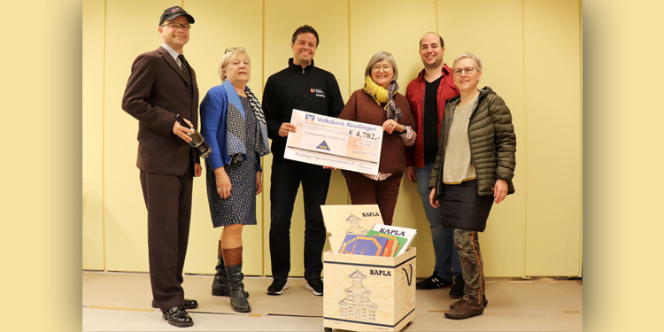 Spende Euro 4.782 und Projektbesichtigung. Reutlinger Spendenparlament beim Ortsjugendring Eningen