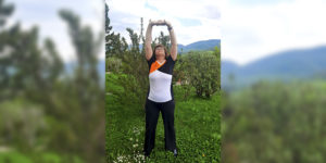 Das Gesundheitsforum und der AK Gesunde Gemeinde freuen sich über das Bewegungs-Event für das keinerlei Vorkenntnisse notwendig sind. Hier beispielsweise Kursleiterin Silke Nagel bei der Durchführung einer praktischen Übung.