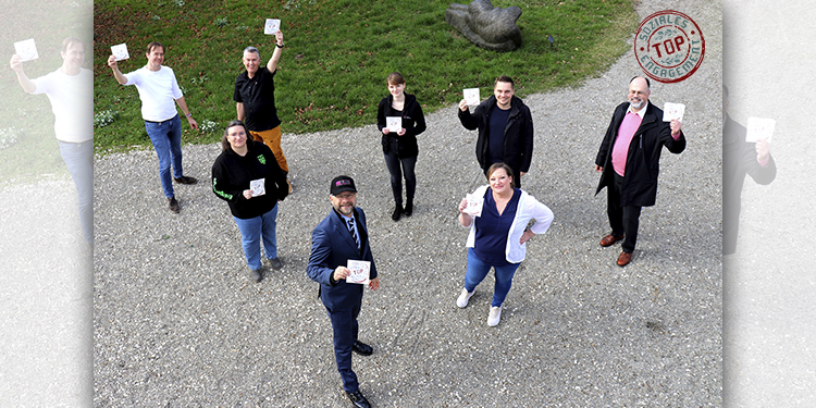 Das Medizinzentrum Dr. Rau & Kollegen, Physiotherapie van Rossenberg und APROS Consulting & Services entwickeln ihr soziales Engagement mit der TOP Sozial Charta weiter